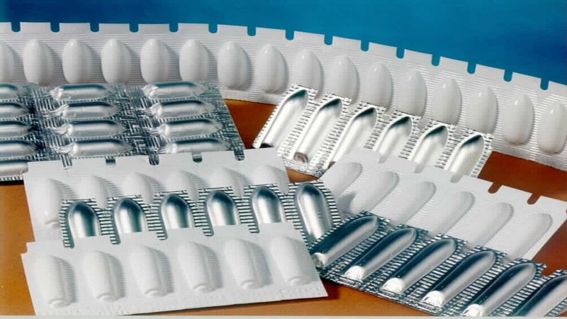 Фармацевтические свечи с разной основой в пластмассовой и фольгированной блистерной упаковке